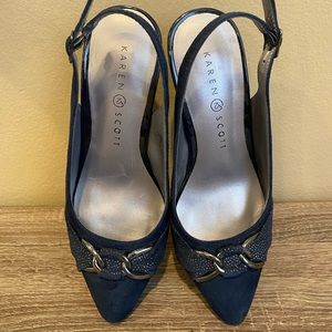 Karen Scott navy pumps